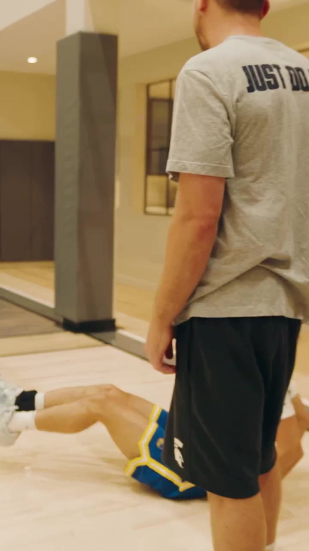 开云移动-保罗：瞎哔哔啥呢？巴特勒晒晃倒对手视频致敬库里晃倒保罗