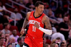 开云移动-手不软！小贾巴里-史密斯12中5得17分5板 两记关键三分稳住局势