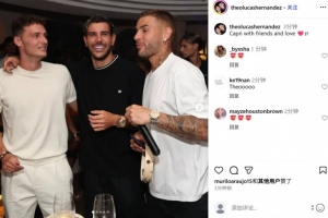 度假时光，特奥社媒晒与卢卡斯&amp;帕瓦尔在卡普里岛聚合合影