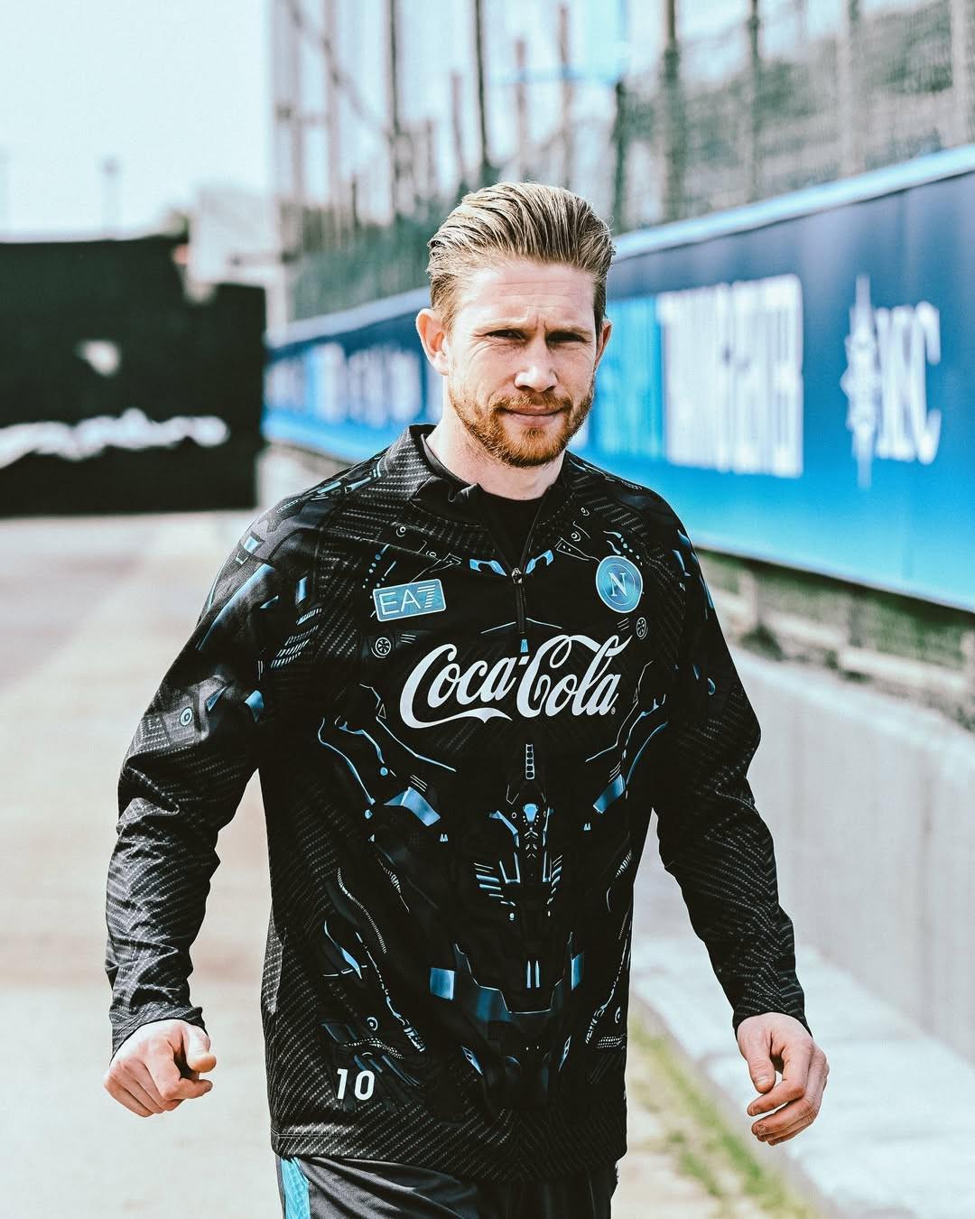 开云应用-好久不见，德布劳内晒恢复合练图：